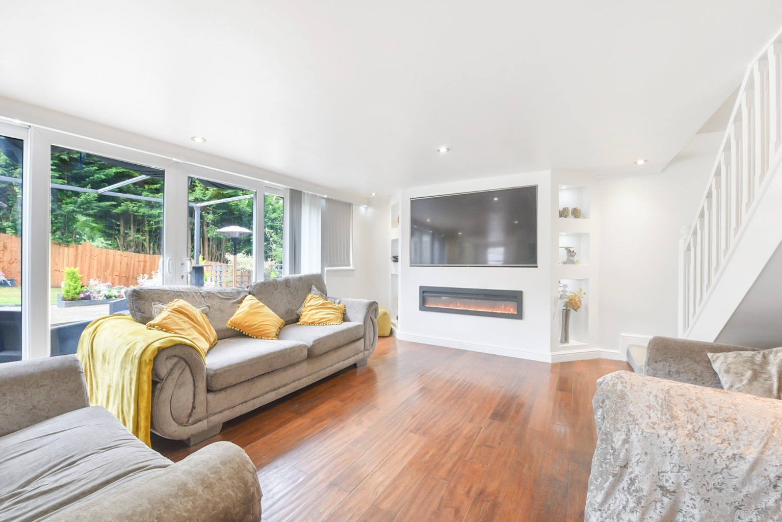 Exceptional 5-Bedroom Home with Swimming Pool Complex and Private Annex in Dartford property first image