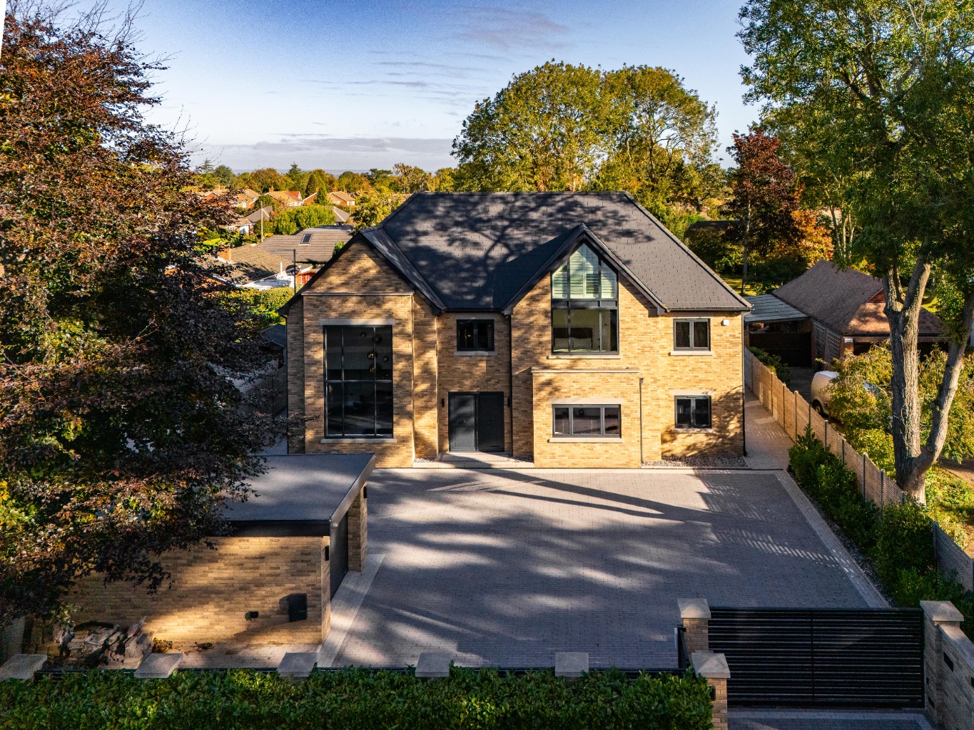 Fawkham Avenue, New Barn: Luxury Smart Home with Lift and Cinema Fawkham Avenue, New Barn: Luxury Smart Home with Lift and Cinema