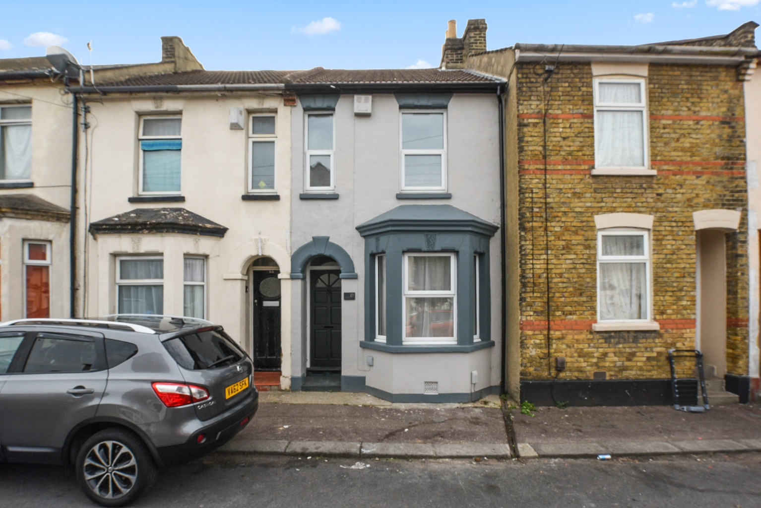 Chatham: Newly Renovated 3-Bed House, Close to Medway Hospital Chatham: Newly Renovated 3-Bed House, Close to Medway Hospital