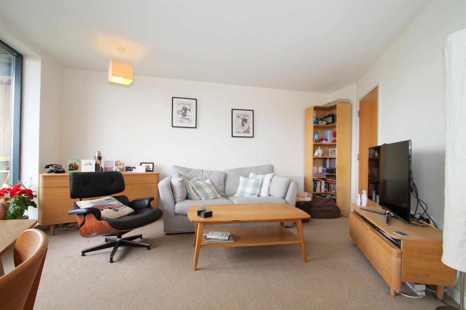 Two Bedroom Duplex Apartment with Balconies, Walk to Bluewater and Station property first image