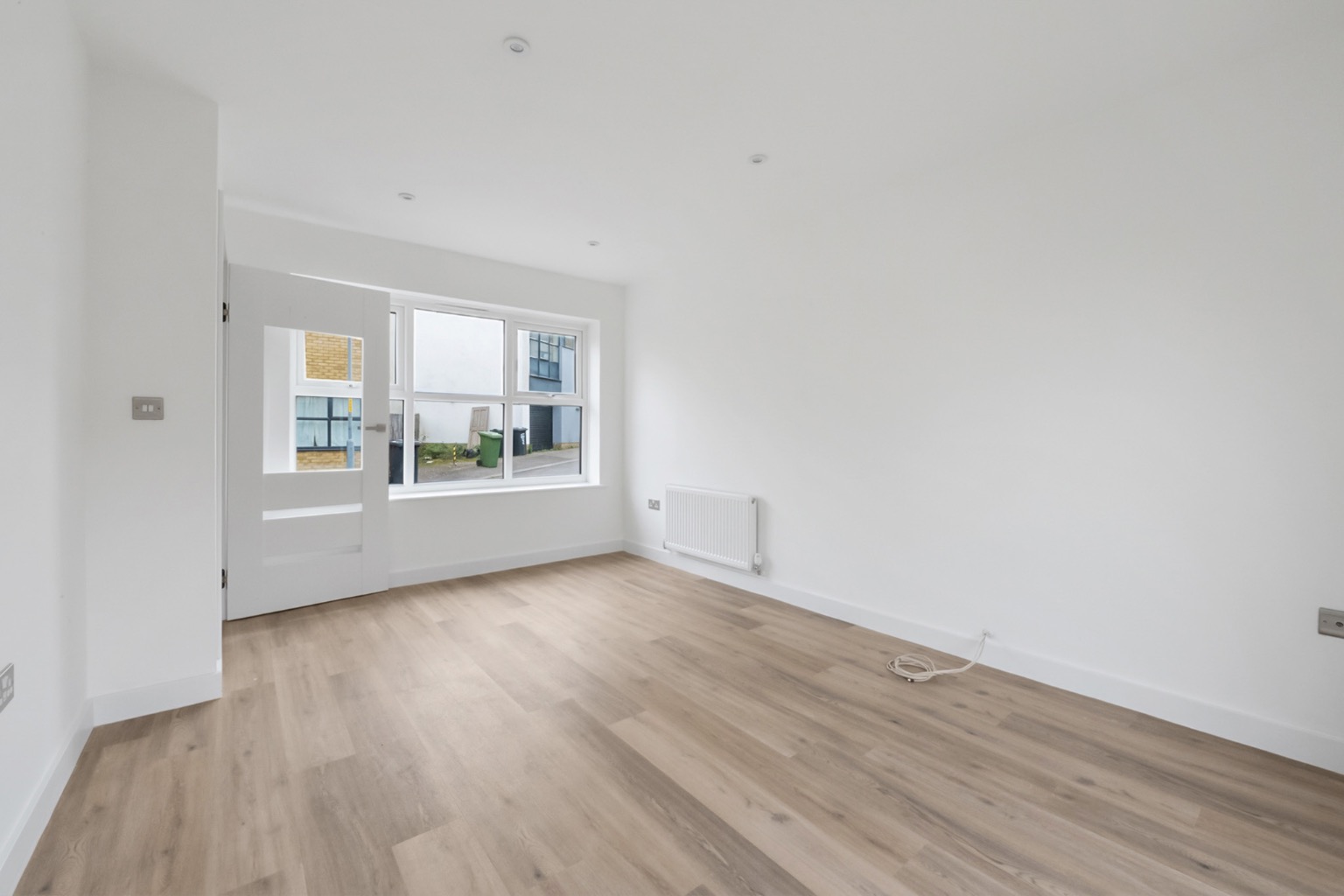 GUIDE PRICE £400,000-£425,000. Refurbished 2-Bed House with GARAGE, Close to Station & Bluewater property first image