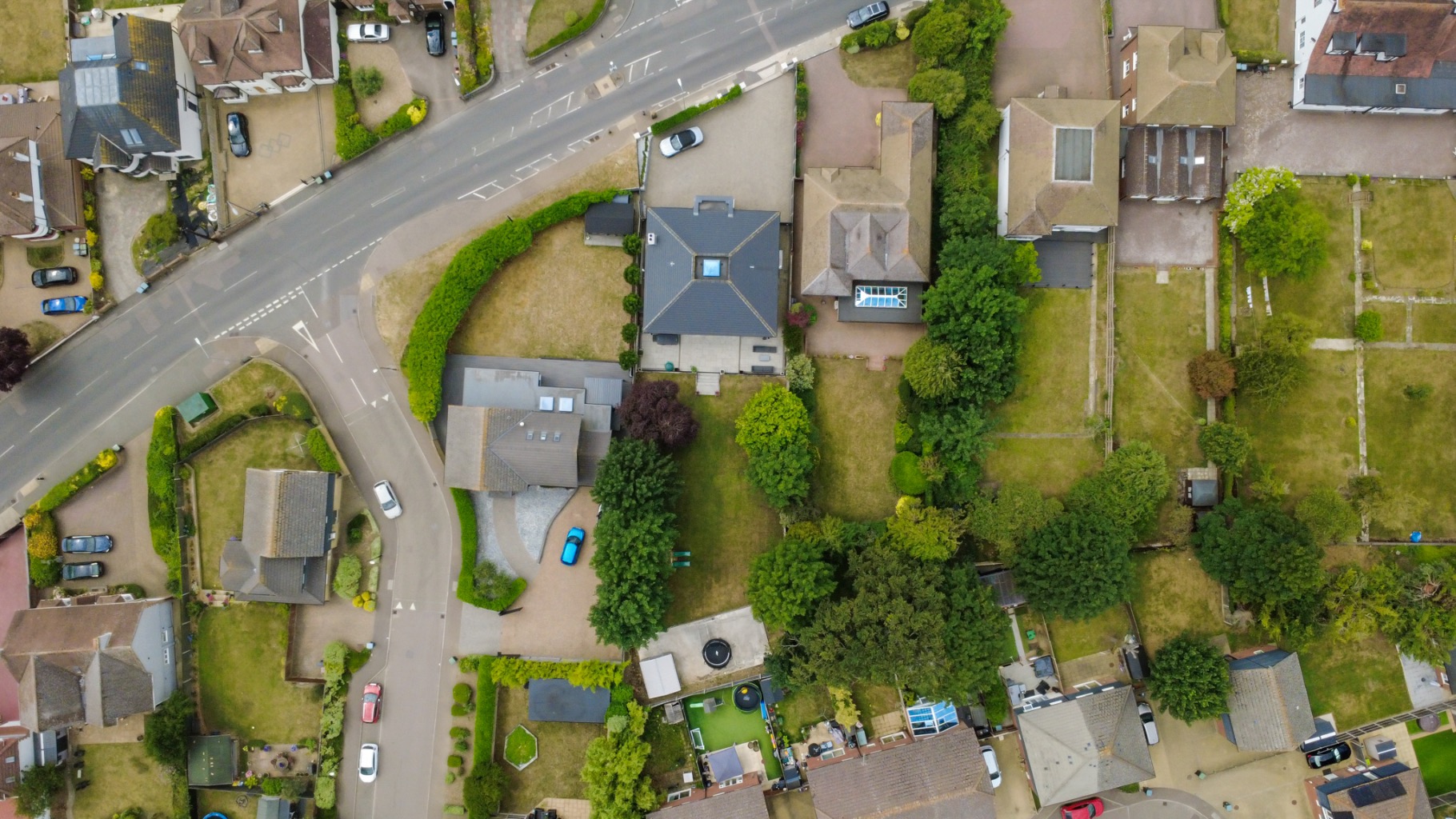 Luxury 5 Bed Home, Golf Course Views, Large Garden, Driveway property first image