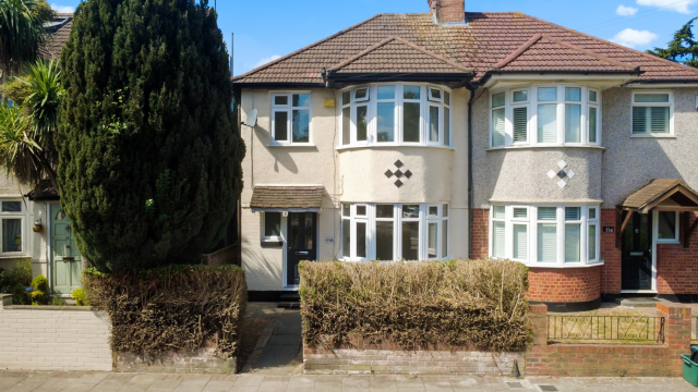 Refurbished 3 Bed Semi-Detached House, Close to St Marys Cray Station
