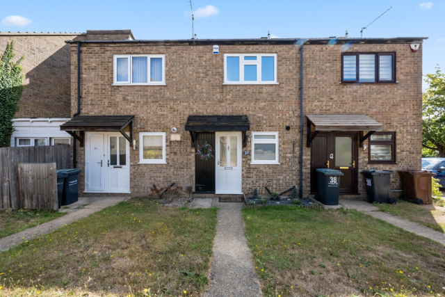 Two Bedroom House, Garage En Bloc, Hever Court Farm Area