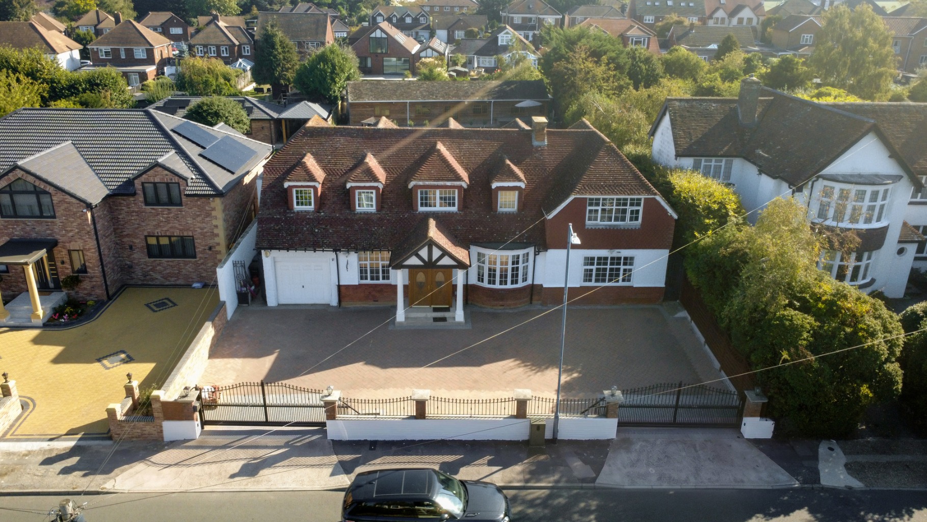 Gravesend: 6-Bed Family Home, Over 4000 Sq/Ft, Outbuilding, Gated Driveway. NO CHAIN!!! property first image