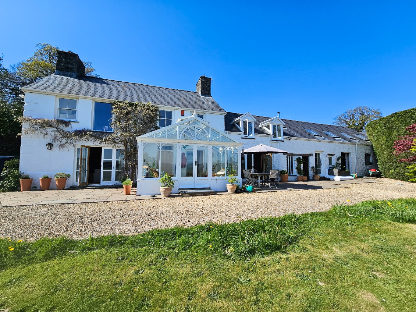 Frongôg Farm – A five bed home set within five acres of mature gardens, paddocks and woodland.