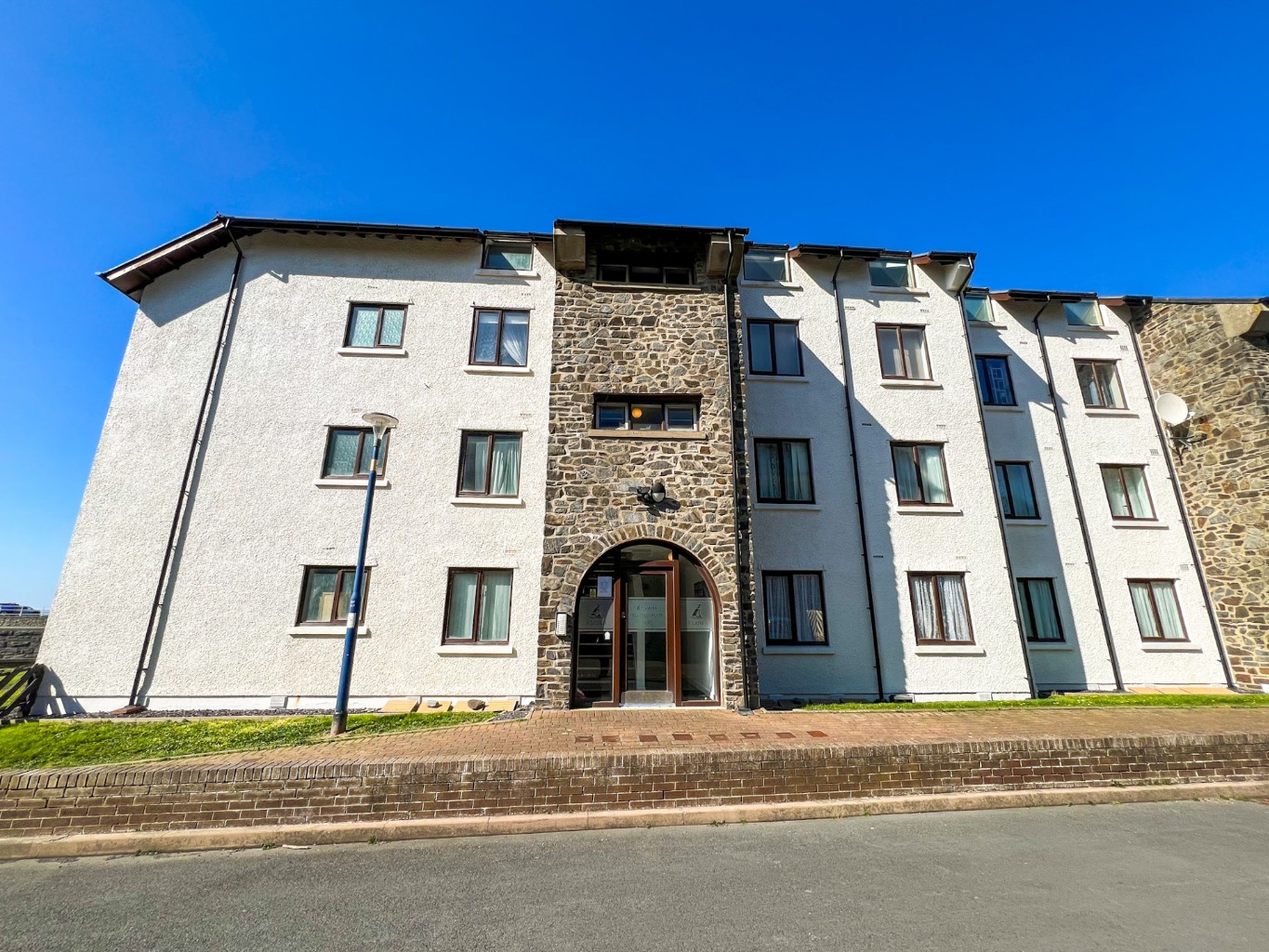 Waterside Living with Exceptional Marina Views