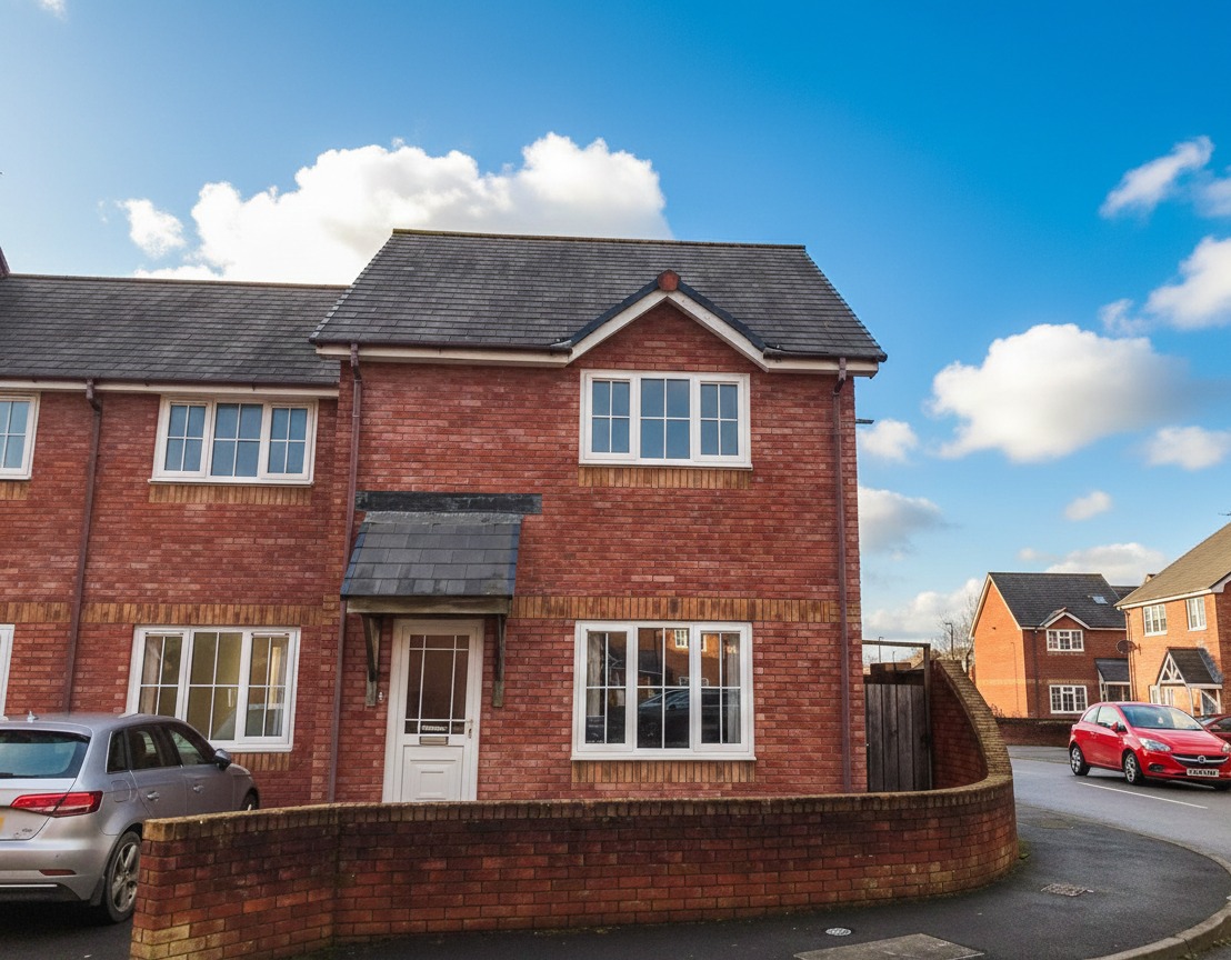 3 Bedroom link detached house house for sale