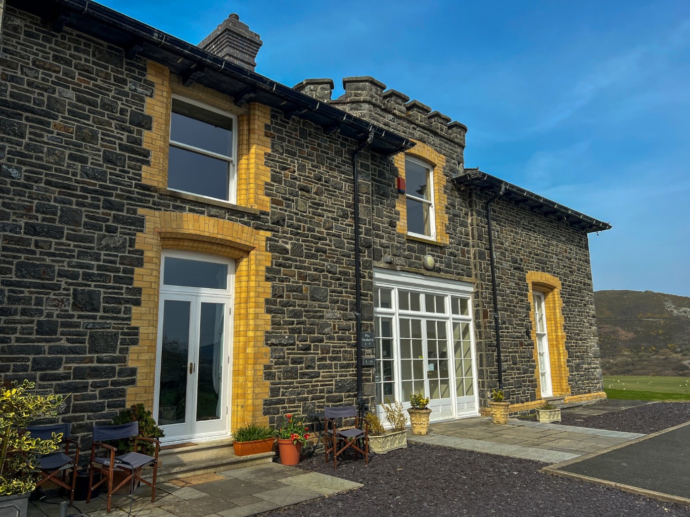 Three-Bedroom Georgian Apartment with Sea Views