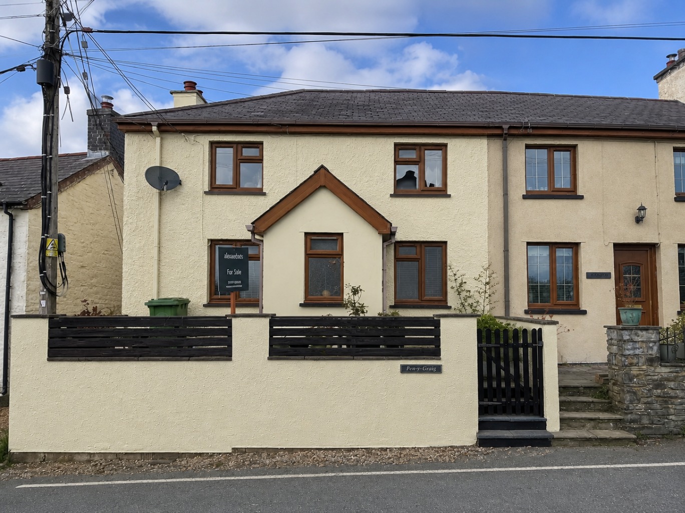Beautifully Presented Character Cottage with Stylish Interior, Modern Kitchen and Cosy Living Space
