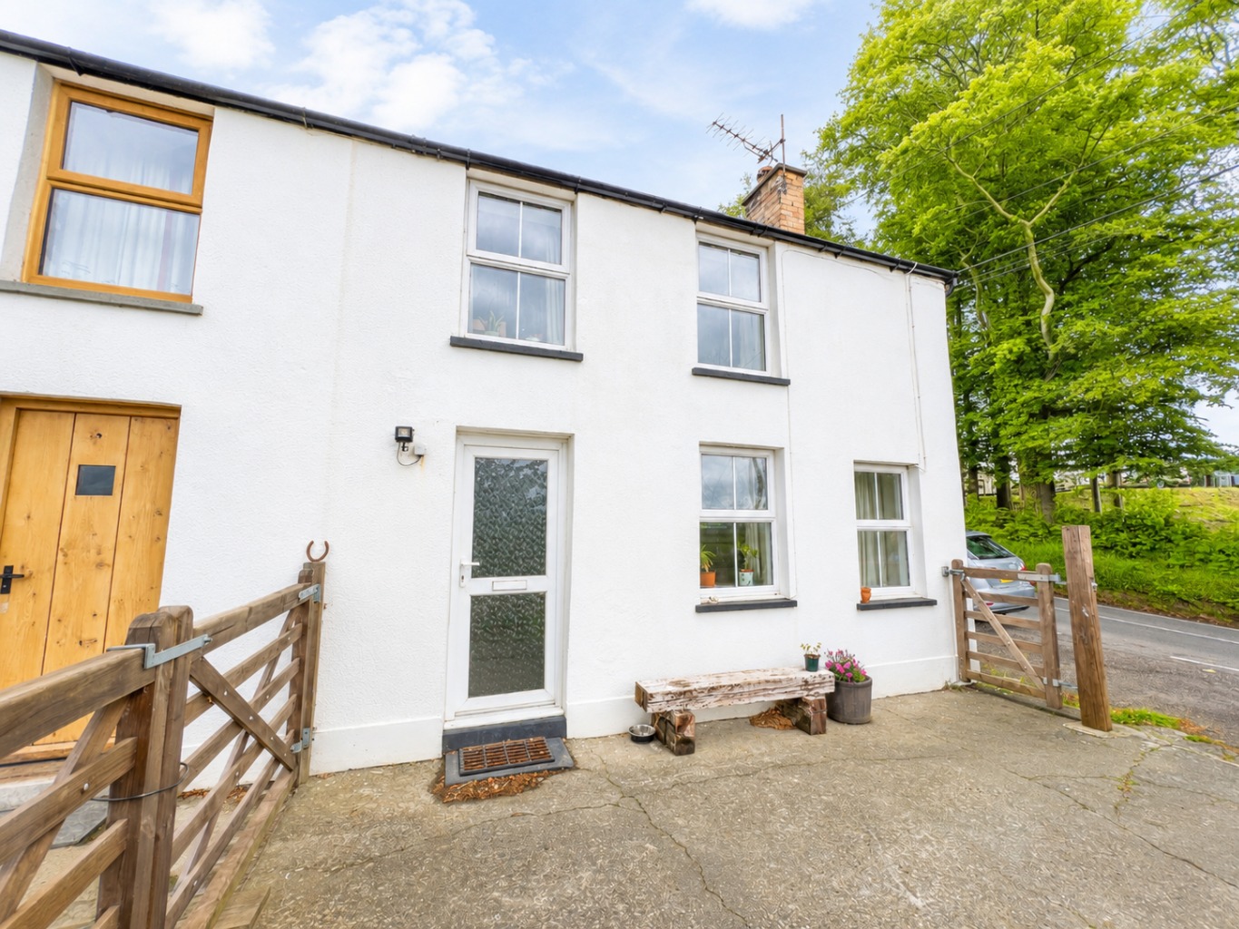 Charming Country Cottage with Beautiful Gardens & Rural Views