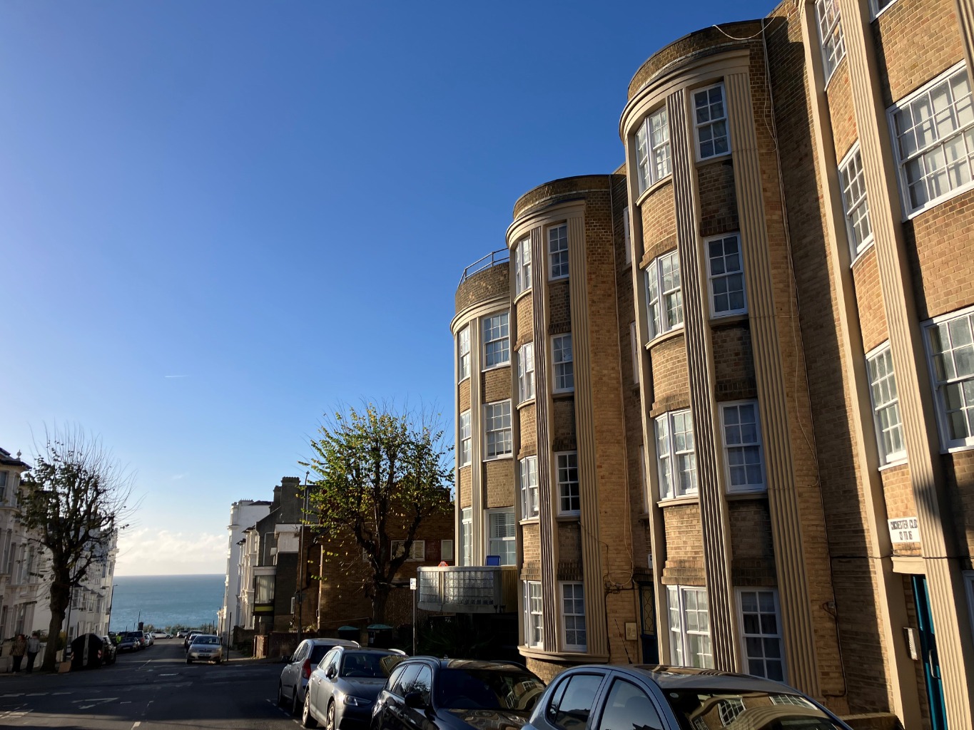 Charming Two-Bedroom Ground Floor Apartment Near Kemptown Village and Seafront