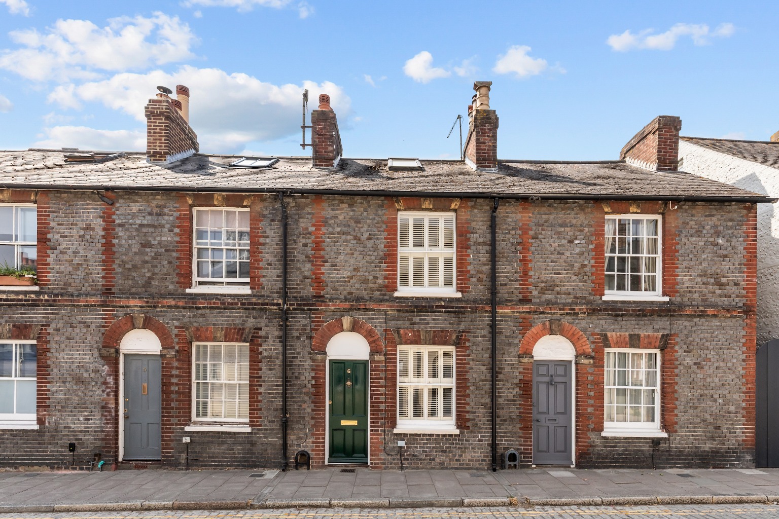 Two Bed Mid Terrace Cottage with South Facing Garden