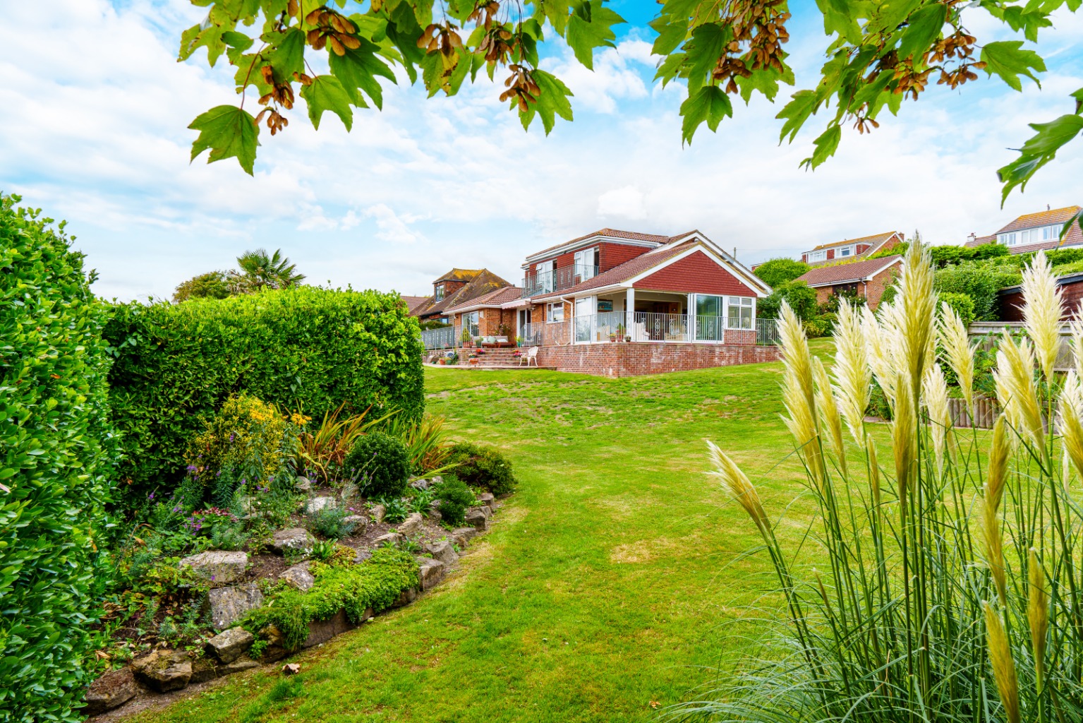 Four Bedroom Detached House with Half An Acre Of Land And Far Reaching Sea Views