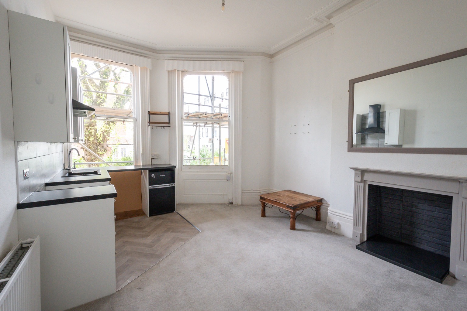 Charming Raised Ground Floor Apartment in Prime Location.