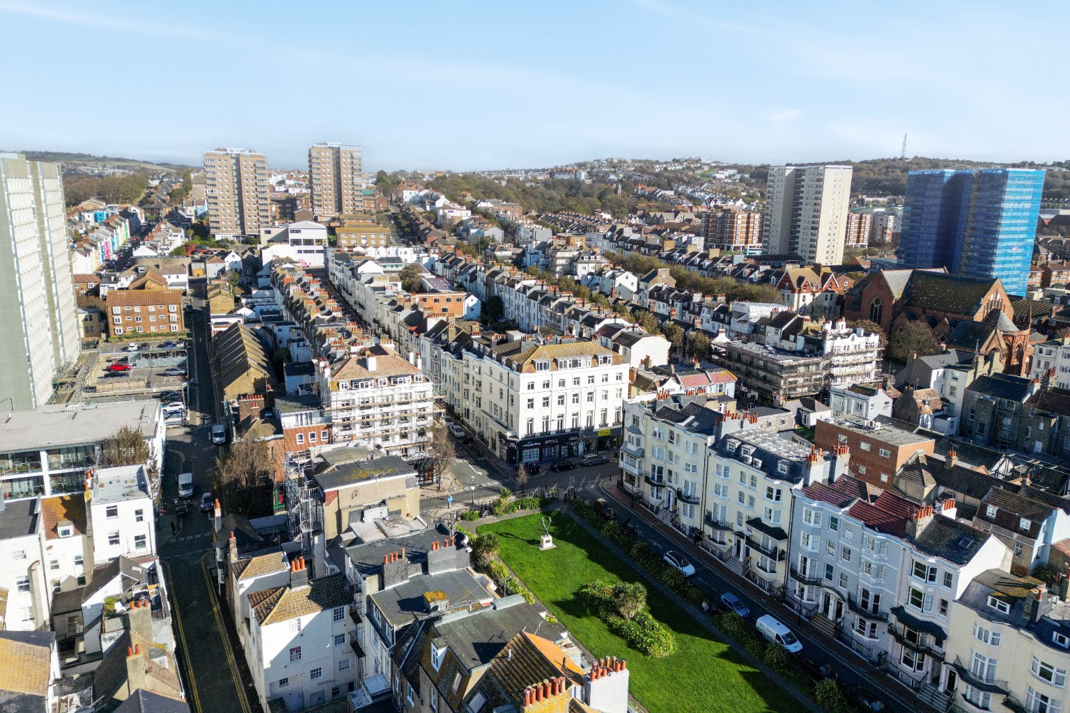 Stunning Three-Bedroom Top Floor Apartment with Sea Views in Kemptown