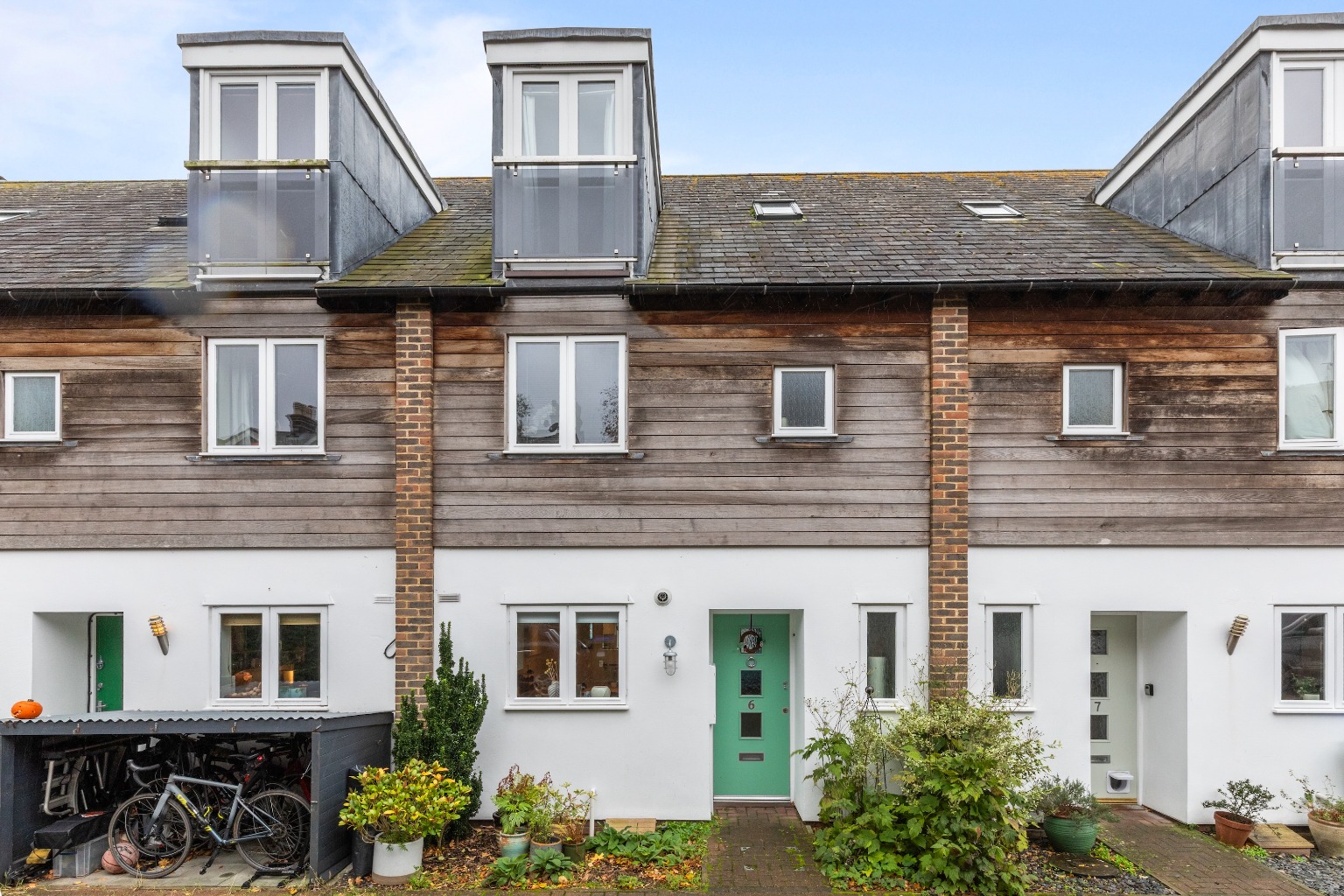 Stylish Four Bedroom Contemporary Home  in Wallands, Lewes