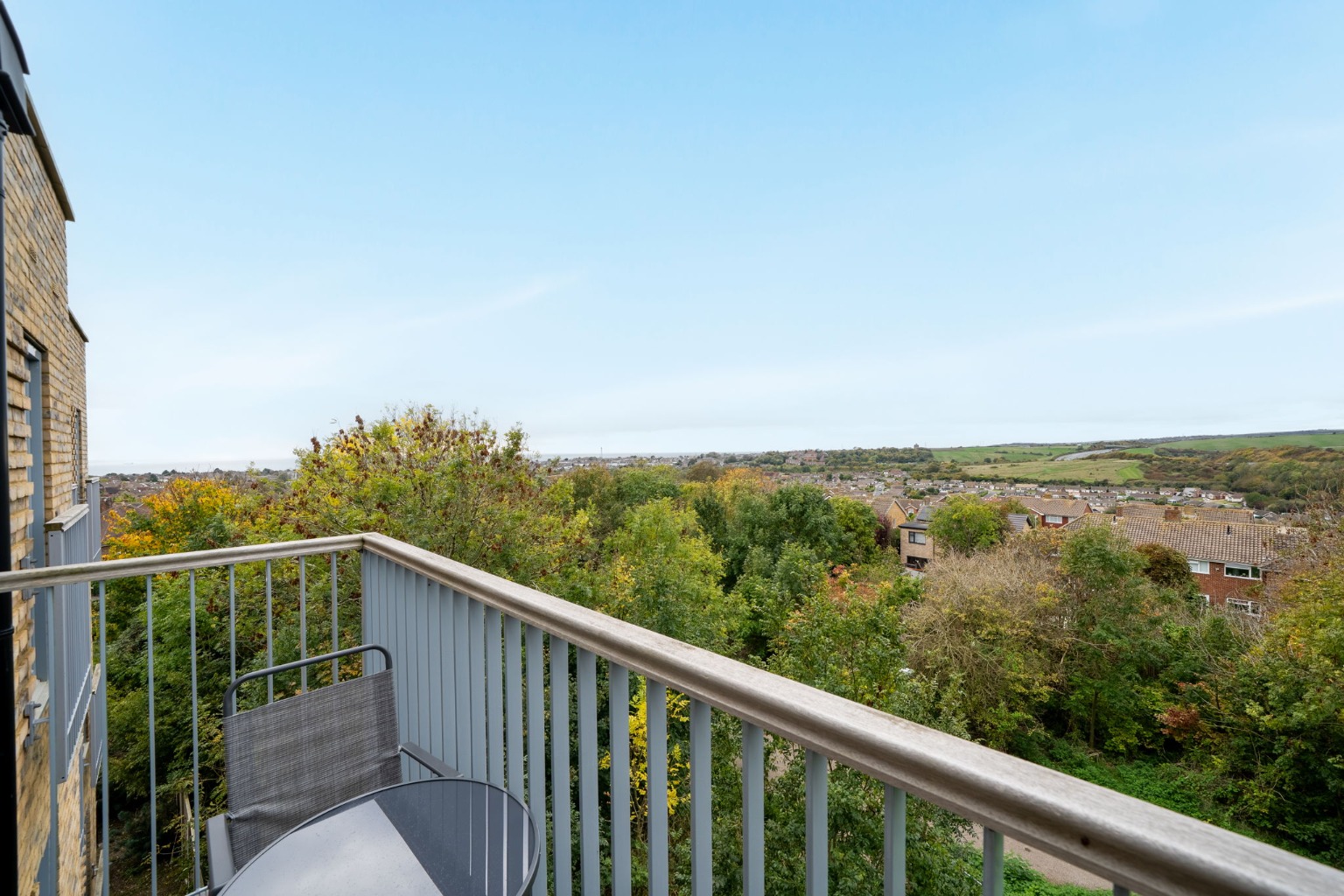 Contemporary One-Bedroom Apartment with South Downs Views and Allocated Parking