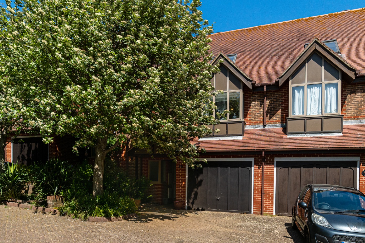 Four-Bedroom Townhouse with Extensive Communal Facilities in Rottingdean