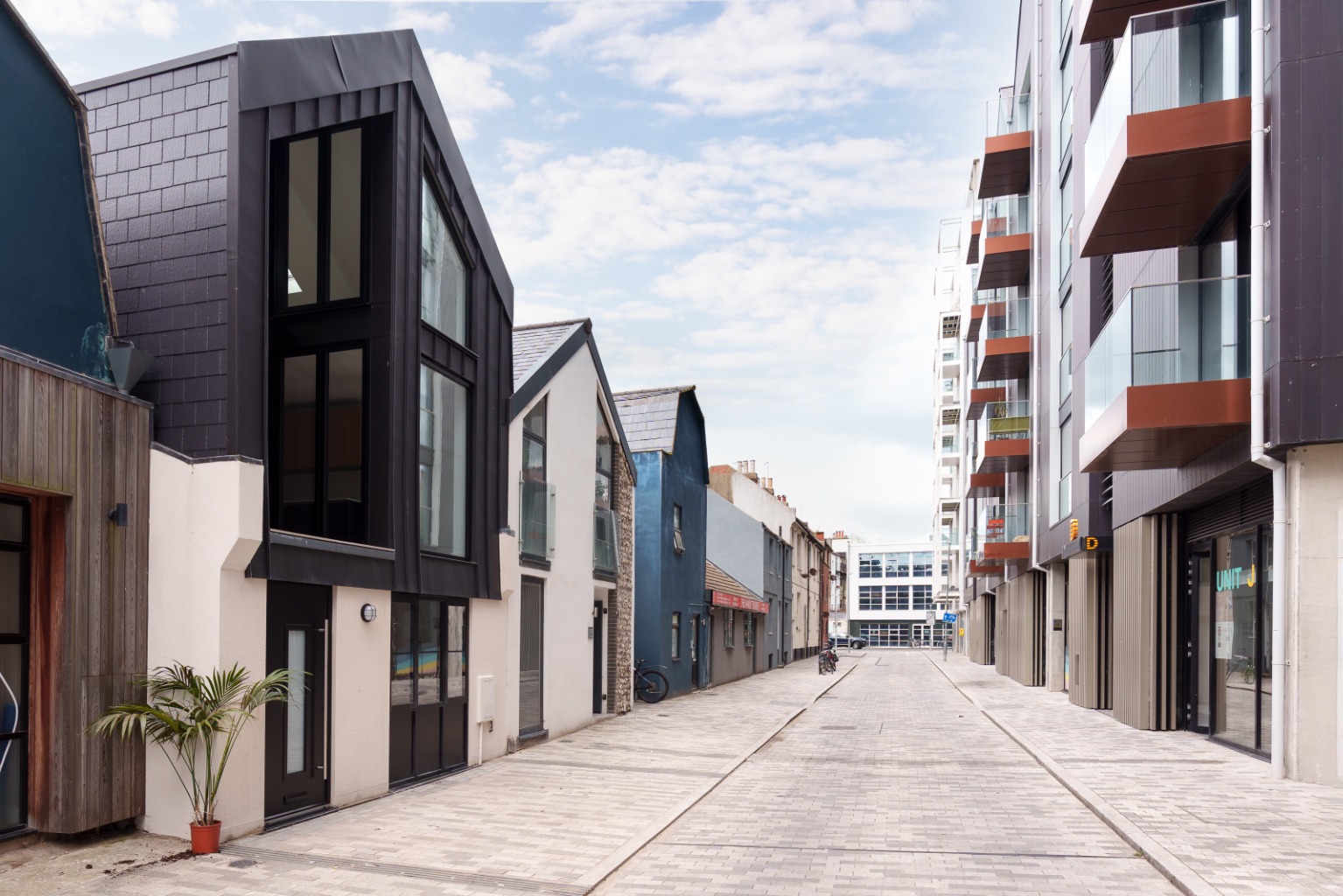 A New Contemporary Two Bedroom Townhouse With Balcony, In Brighton City Centre.