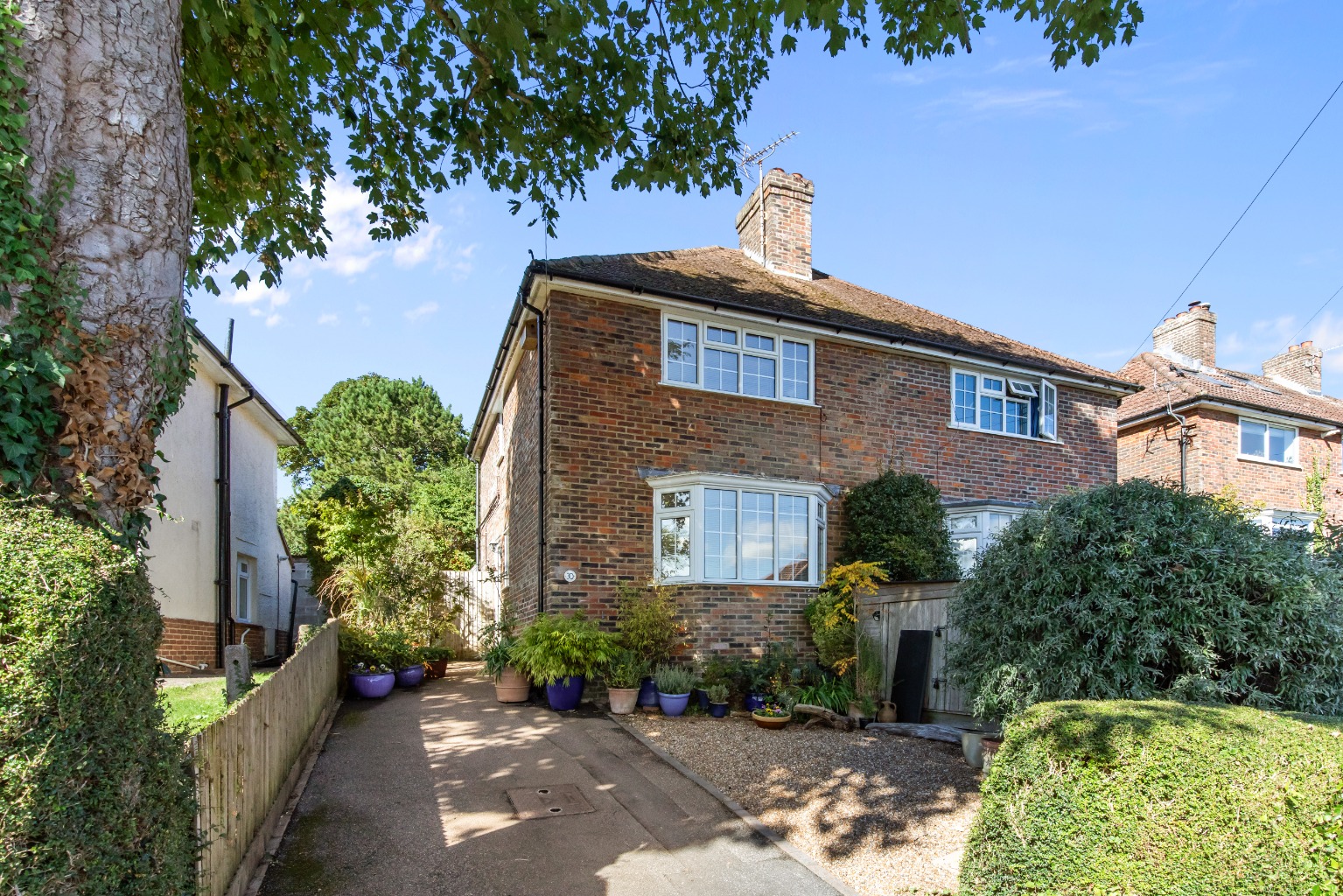Superbly Presented Semi-Detached Home backing directly onto the Downs