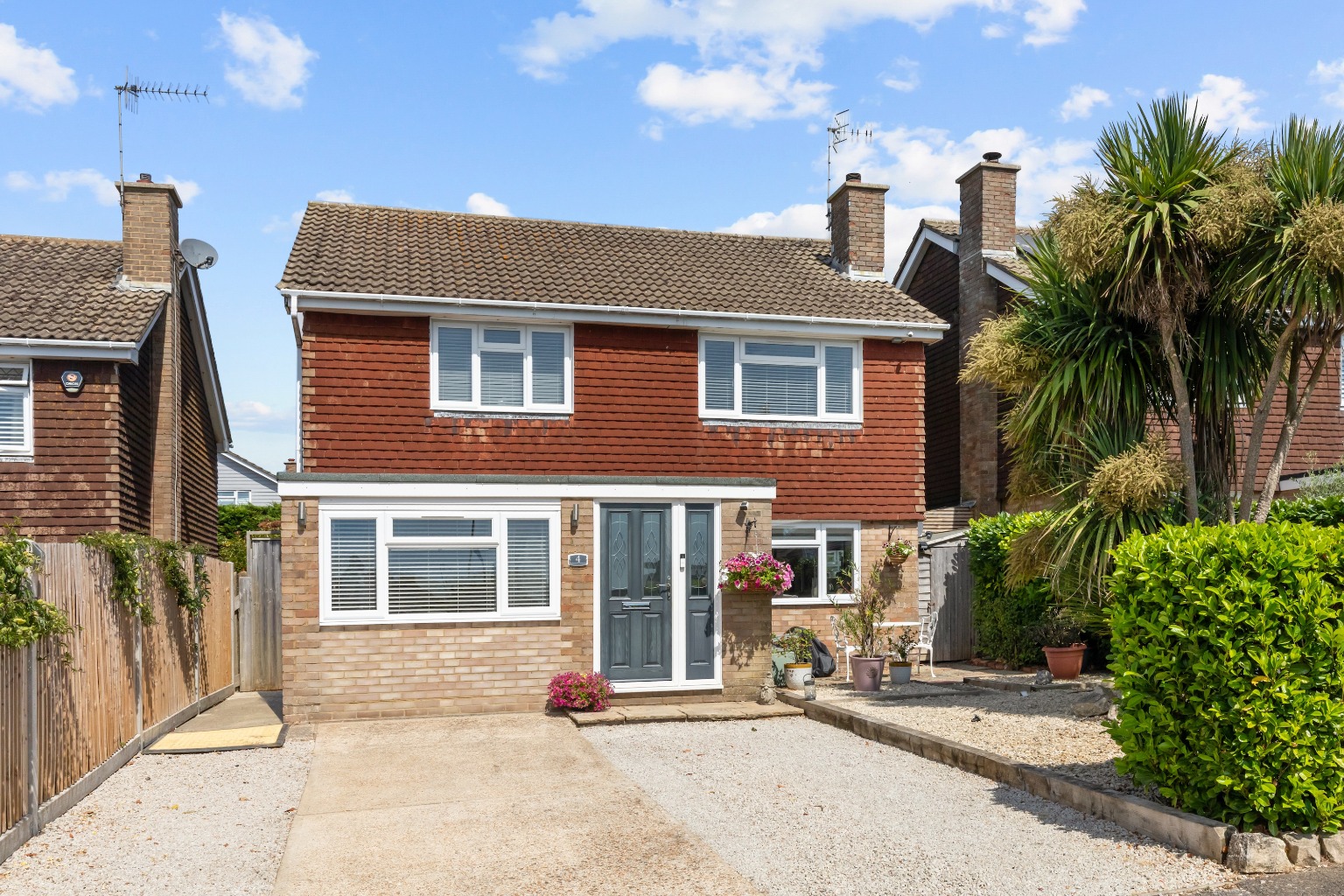 Extended 4-Bed Detached Family Home in Quiet Shoreham Cul-De-Sac
