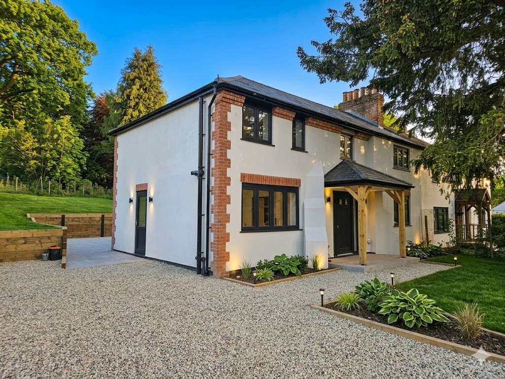 Situated in Knockholt, this new four-bedroom semi-detached family home is simply sublime. The presen
