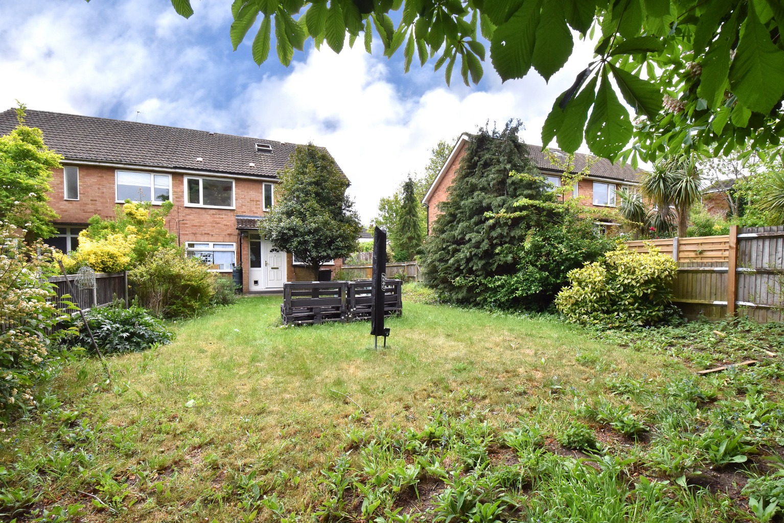 Chain-Free 3-Bed Maisonette with Private Garden & Parking in Bromley