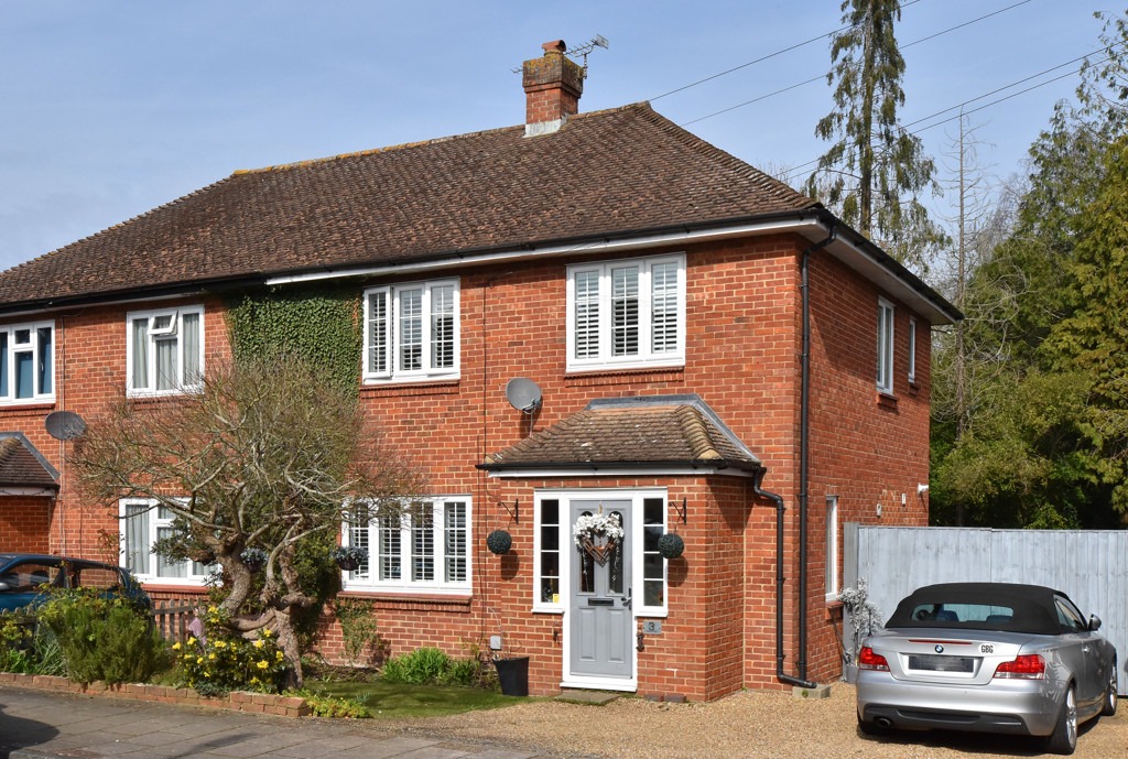 Located in a cul-de-sac is this well presented, three bedroom, semi-detached family home approximate