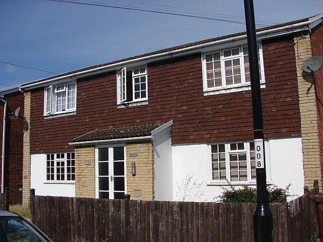 One bedroom purpose built flat ideal first time buy or suitable for buying to let. Share of Freehold