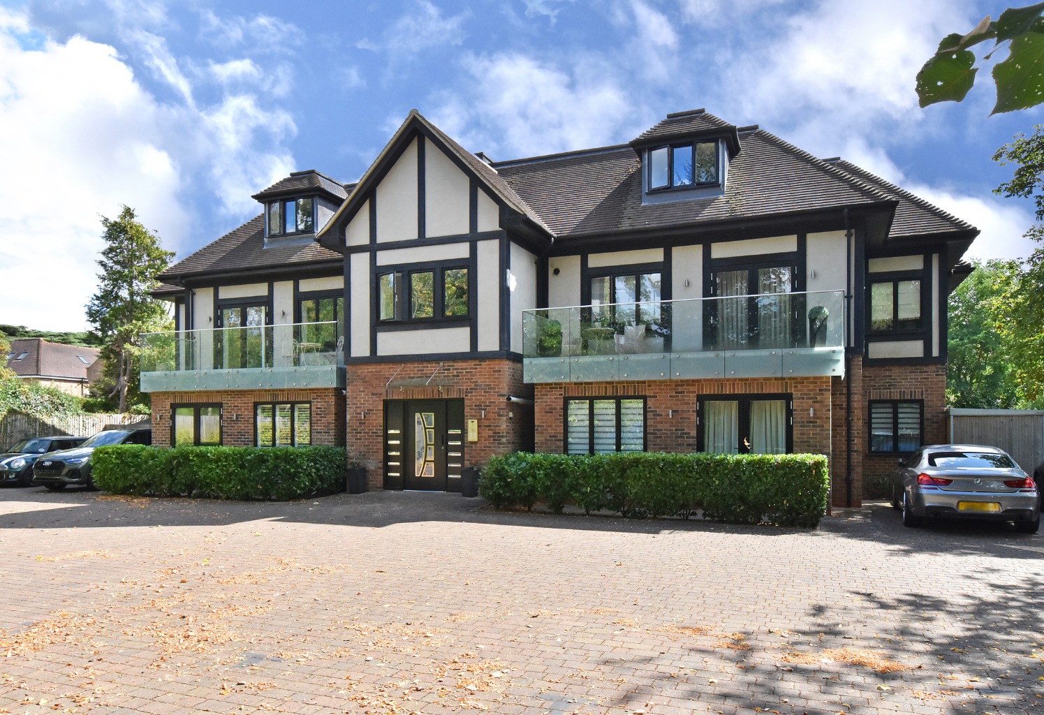 Merrywood Court is situated one mile from the popular Chislehurst Village