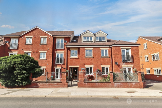 Flat, Heathside, Heath End Road, Nuneaton, CV10 7BF