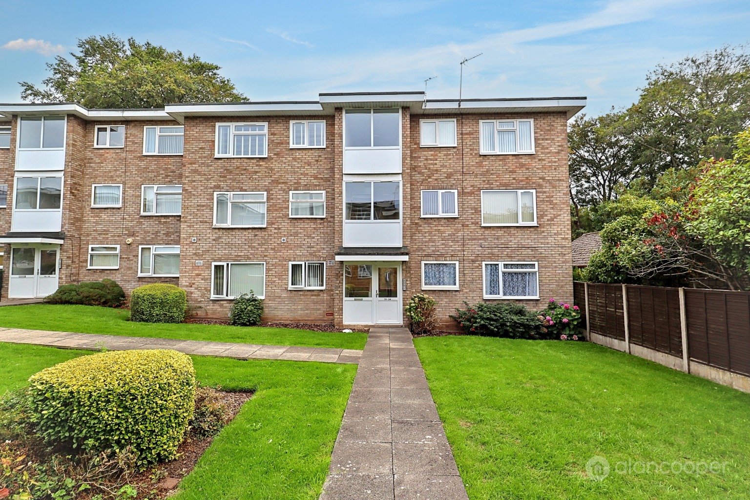 Simon Close, Attleborough, Nuneaton, CV11 4JR