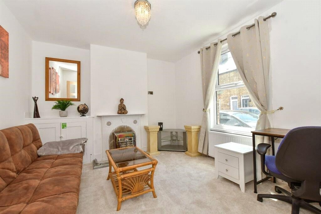2 BEDROOM END OF TERRACE HOUSE