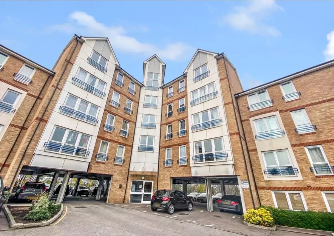 £210,000 to £220,000k - 2 BEDROOM MODERN APARTMENT