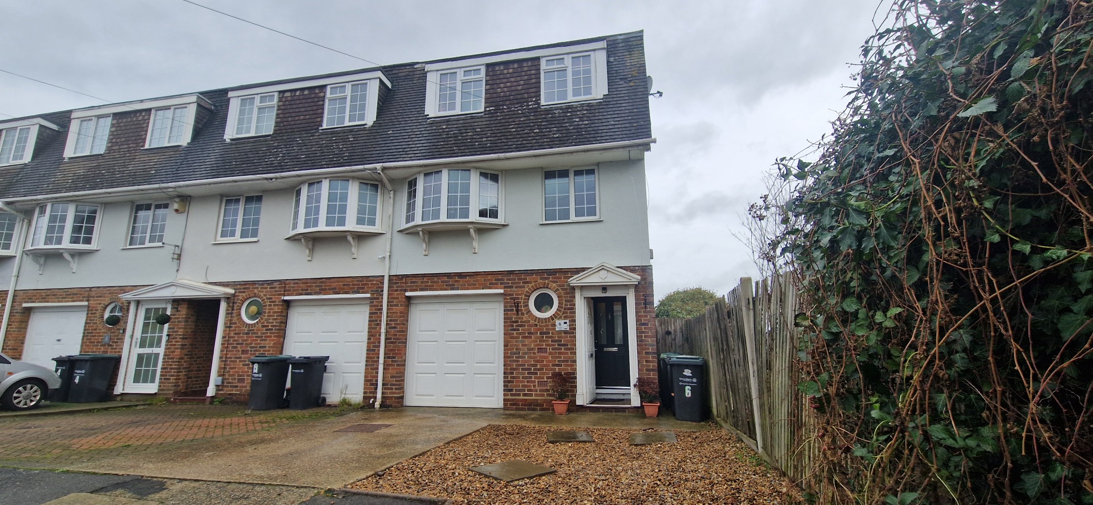 Spacious Four Bedroom Town House in Desirable Porchfield Close