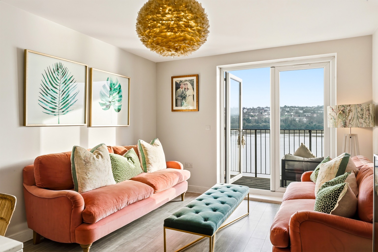 Riverside 2 bedroom Apartment with Balcony, En-suite & Two Parking Spaces