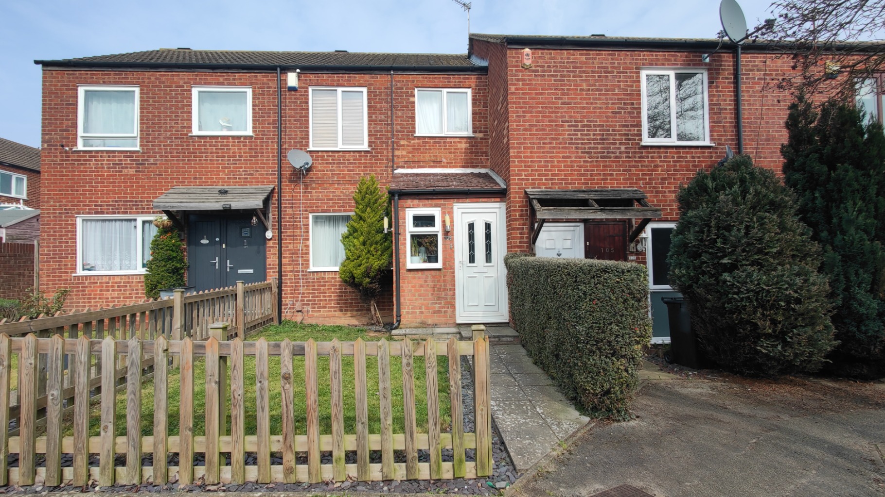 £300,000 TO £325,000 - Lovely 3 Bed Family Home in Sought-After Apsledene, Gravesend