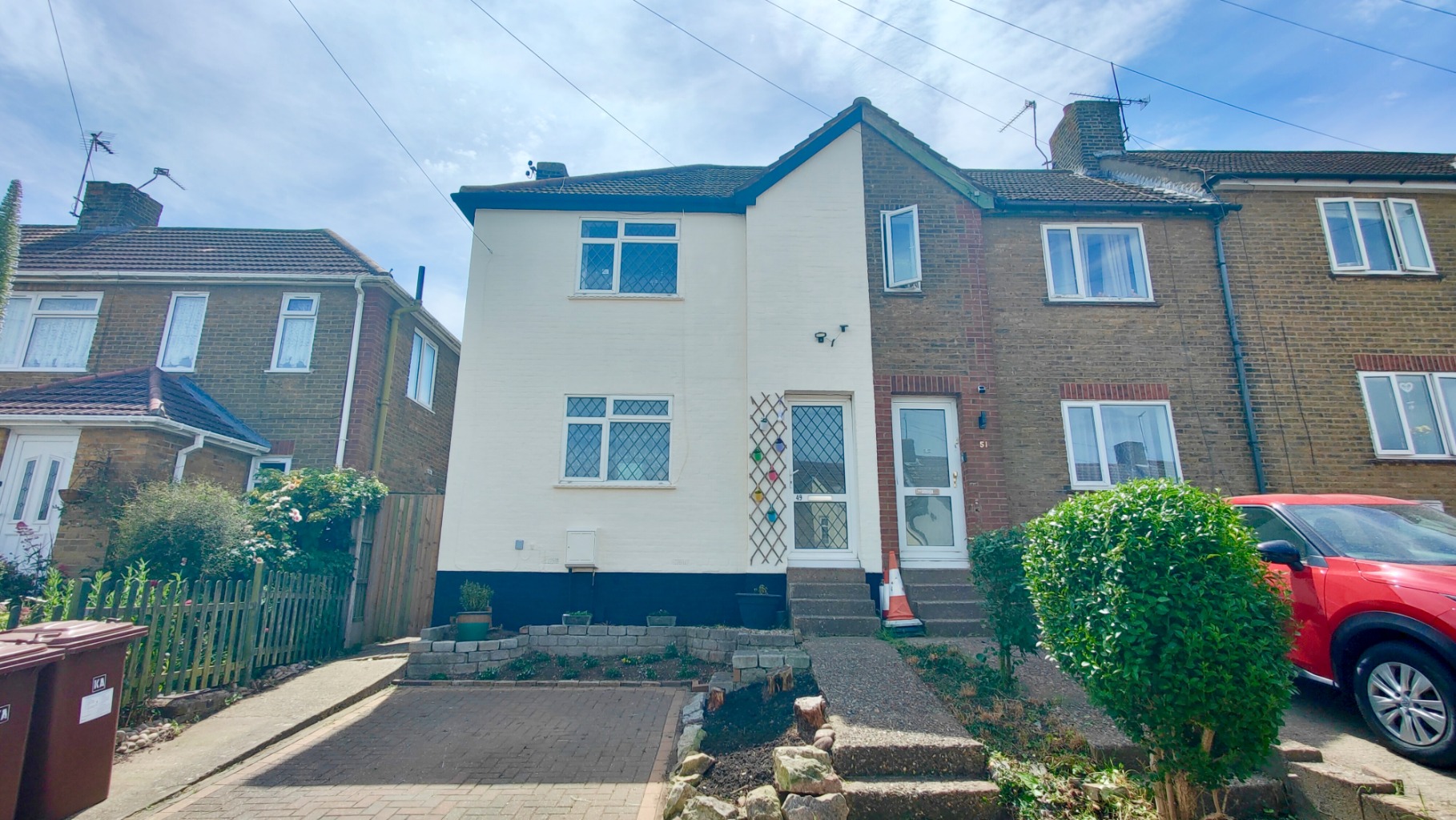 Charming 3-Bed End-Terrace House in Rochester with Large Garden