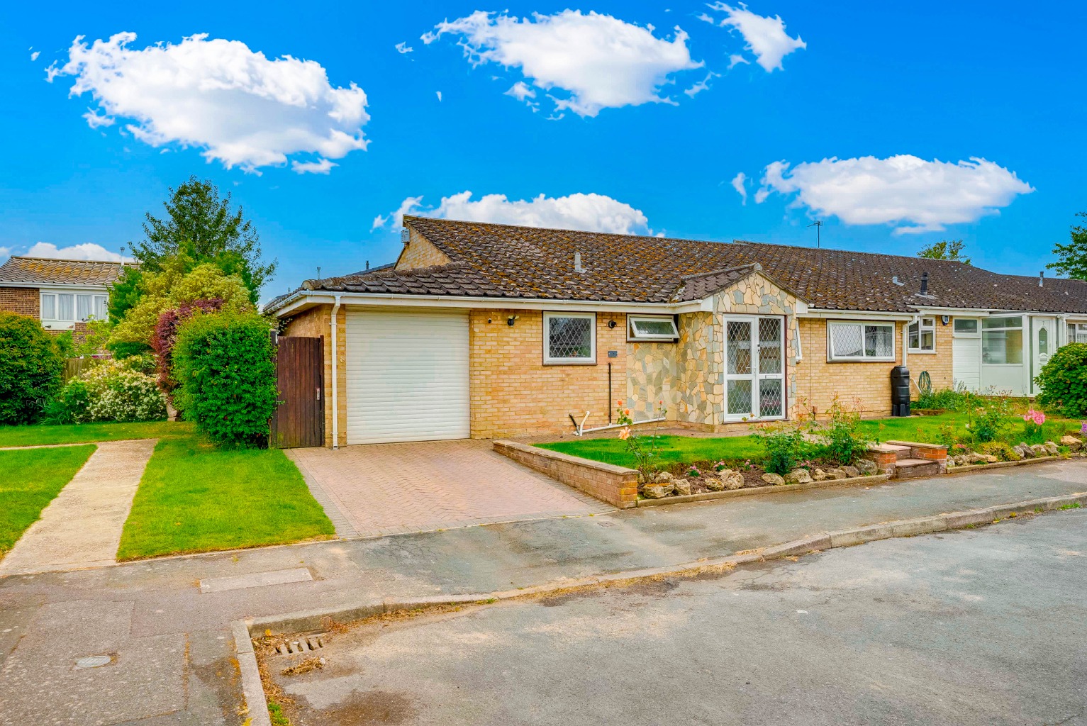 GUIDE PRICE £375,000 TO £400,000 - Charming 3 Double Bedroom Bungalow with South Facing Garden