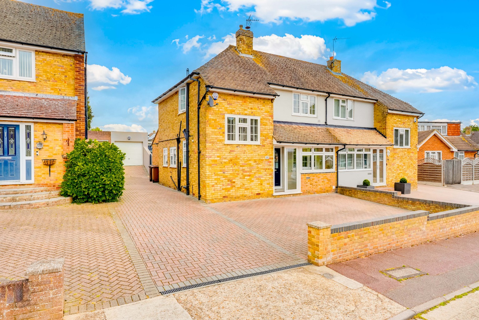 Extended 3-Bed Semi-Detached Home in Sought-After Yantlet Drive
