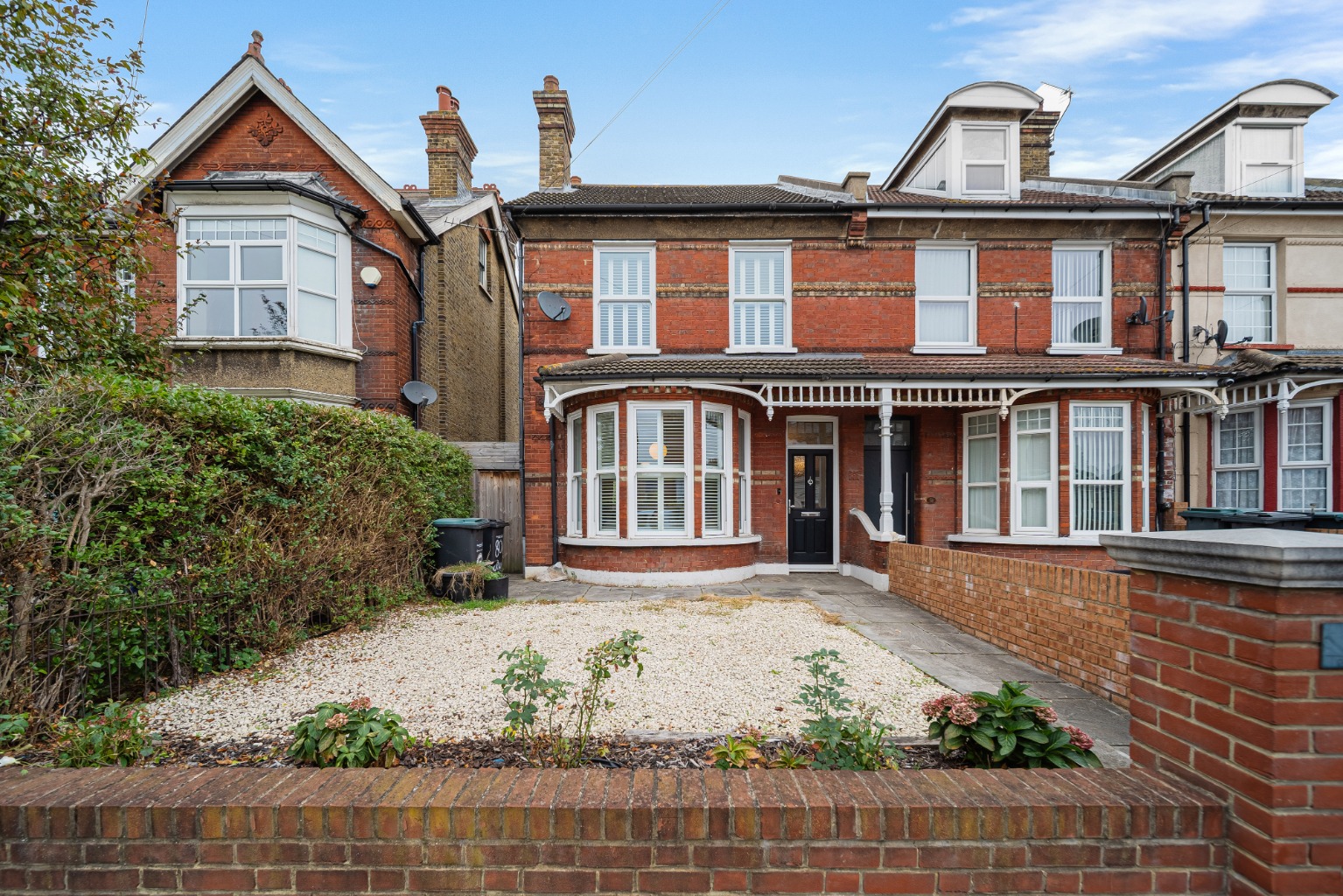 Guide Price £500,000 - £550,000 Guide Price £500,000 - £550,000