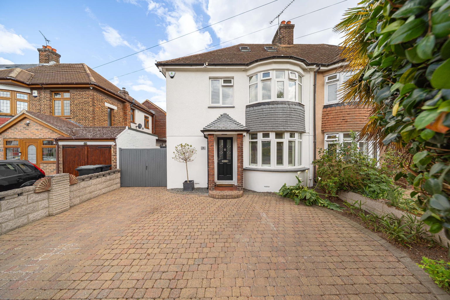 Guide Price: £550,000-£600,000 Guide Price: £550,000-£600,000