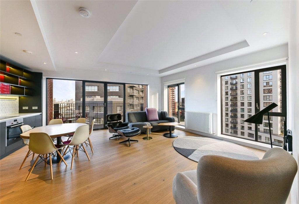 A Stunning Two Double Bedroom Apartment In London City Island