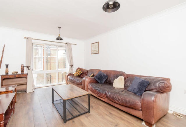 A Spacious Two-Bedroom Apartment in the Heart of Gravesend – Available Now