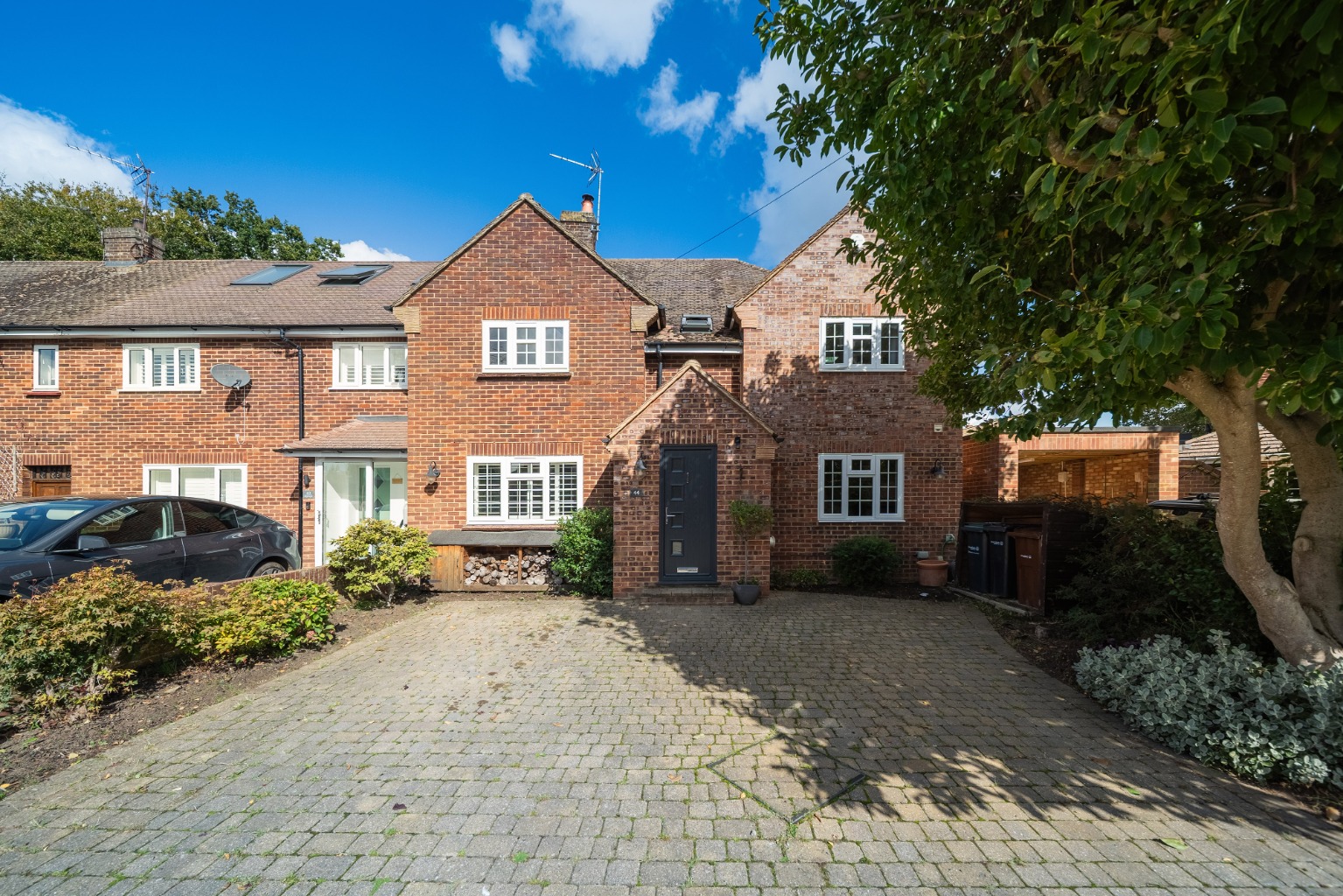 Guide Price £575,000 - £625,000 Guide Price £575,000 - £625,000