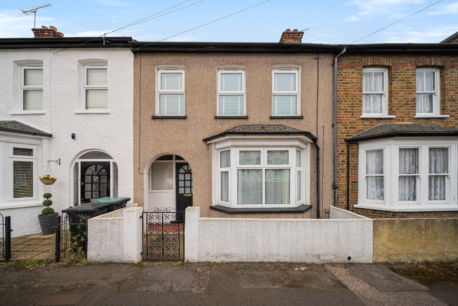 Guide Price £325,000 - £375,000 Guide Price £325,000 - £375,000