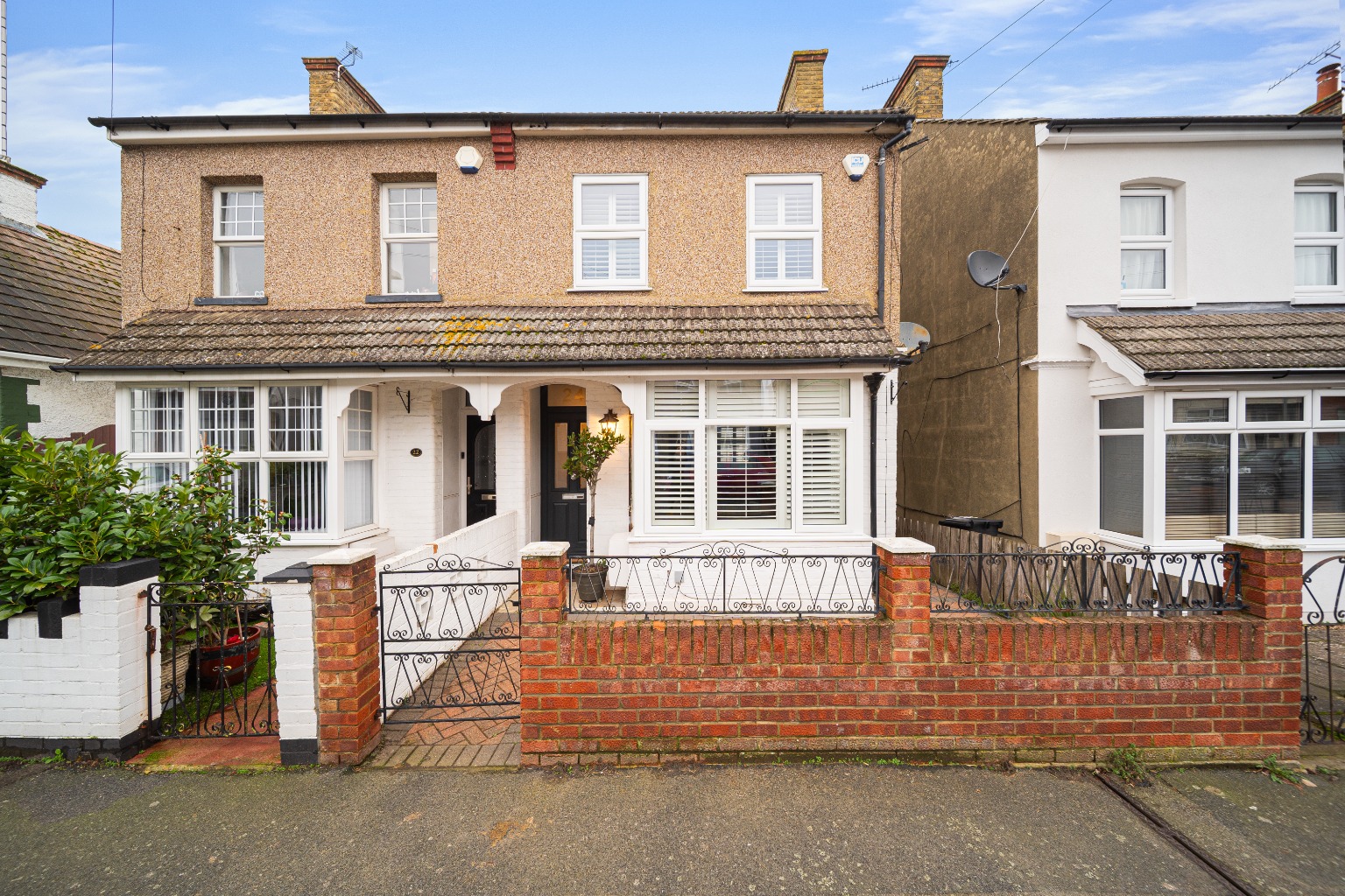 Guide Price £375,000 - £425,000