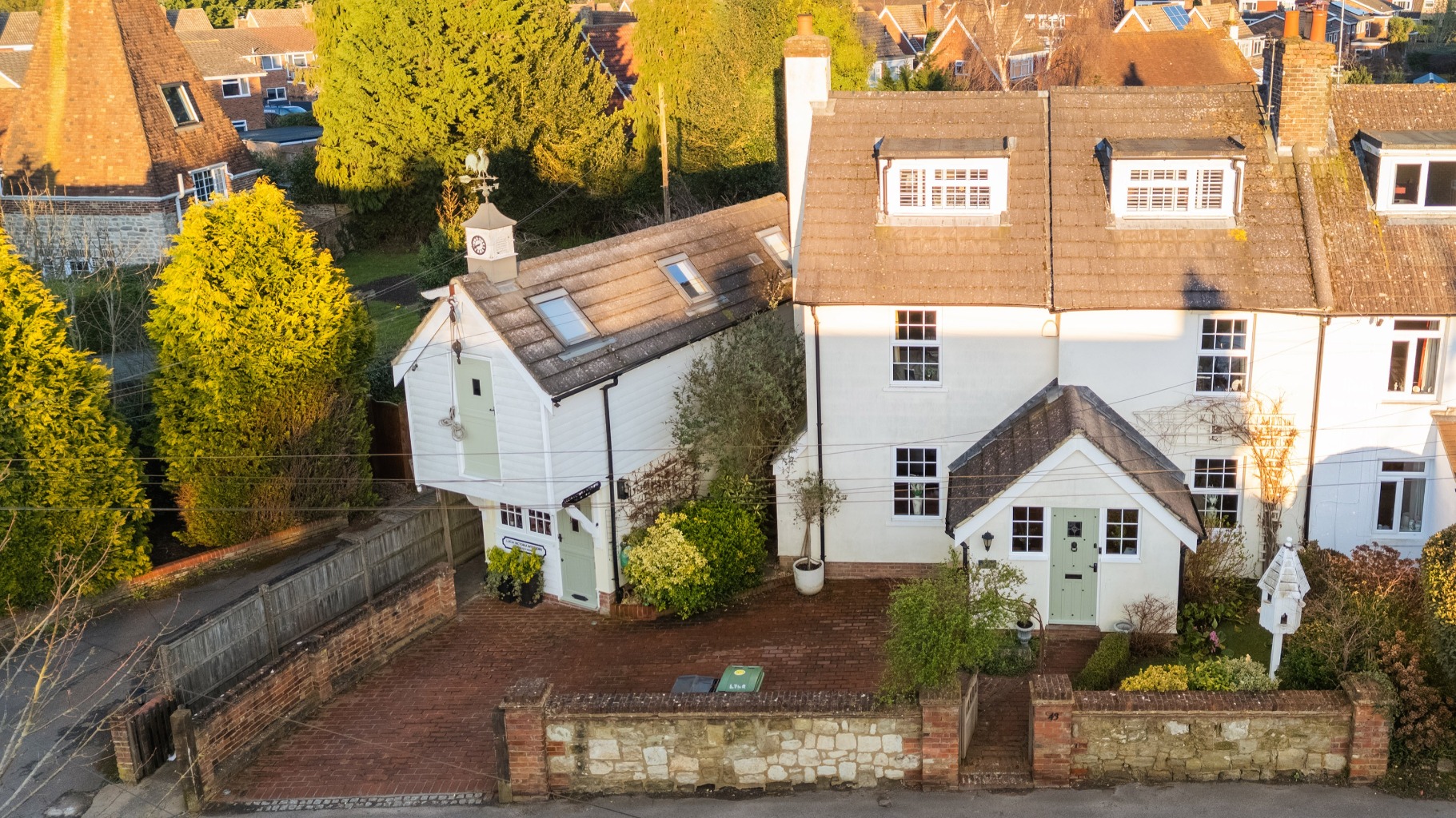 Guide Price £650,000 - £700,000