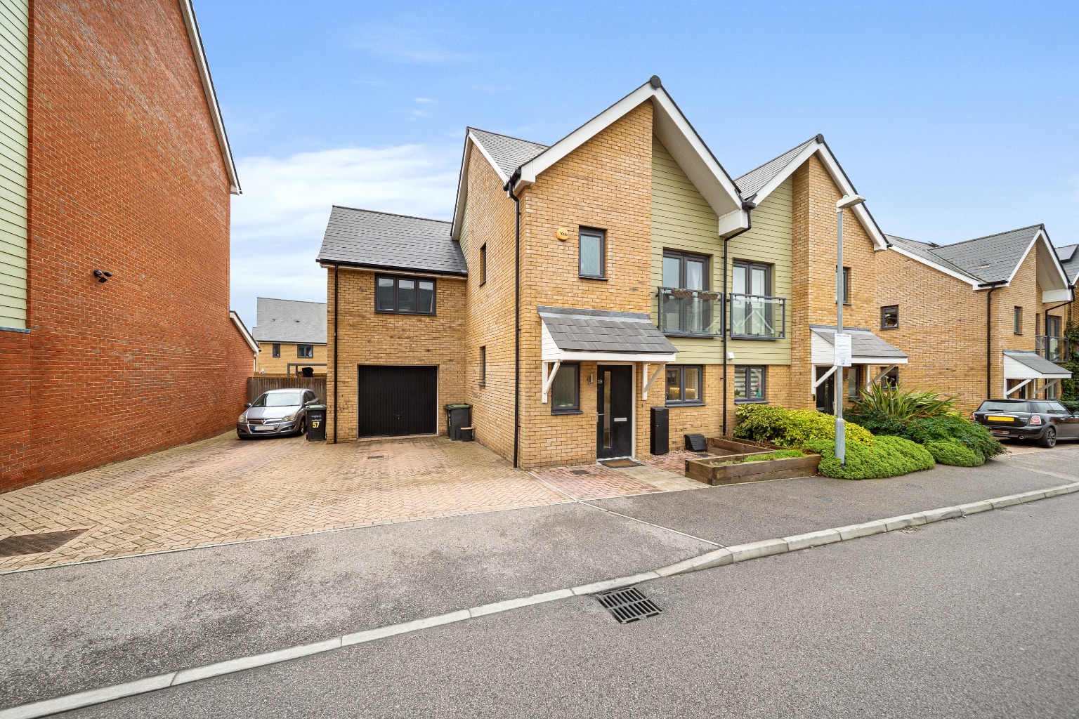 Guide Price £575,000 - £625,000